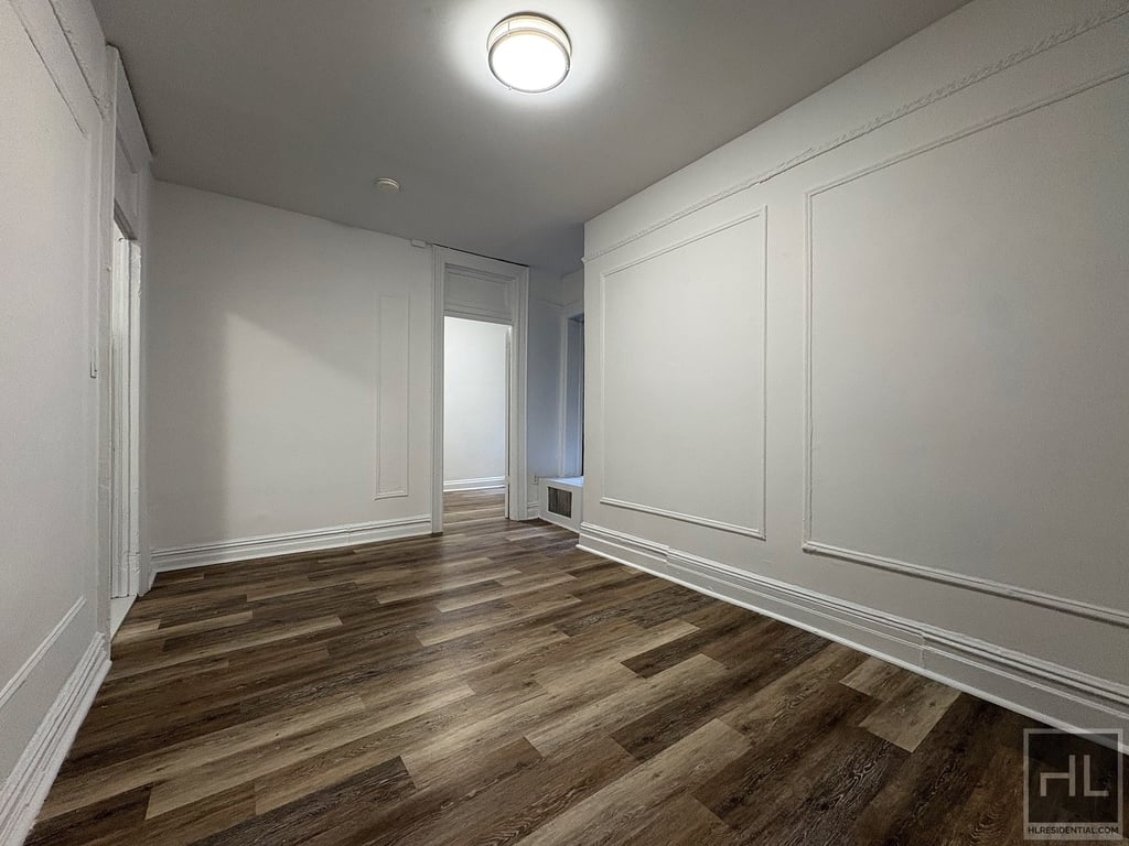 York Avenue - Photo 2