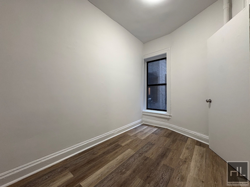 York Avenue - Photo 3