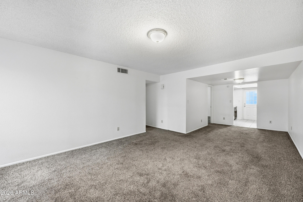 1927 E Hampton Avenue - Photo 3