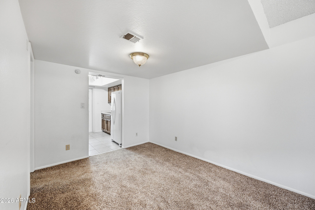 1927 E Hampton Avenue - Photo 5
