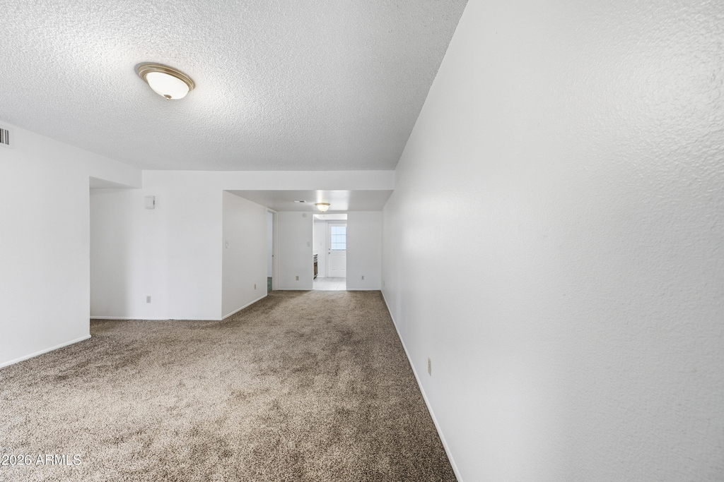 1927 E Hampton Avenue - Photo 2