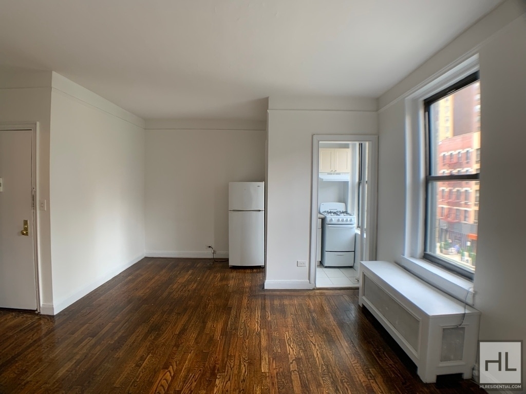 E 58th St - Photo 2