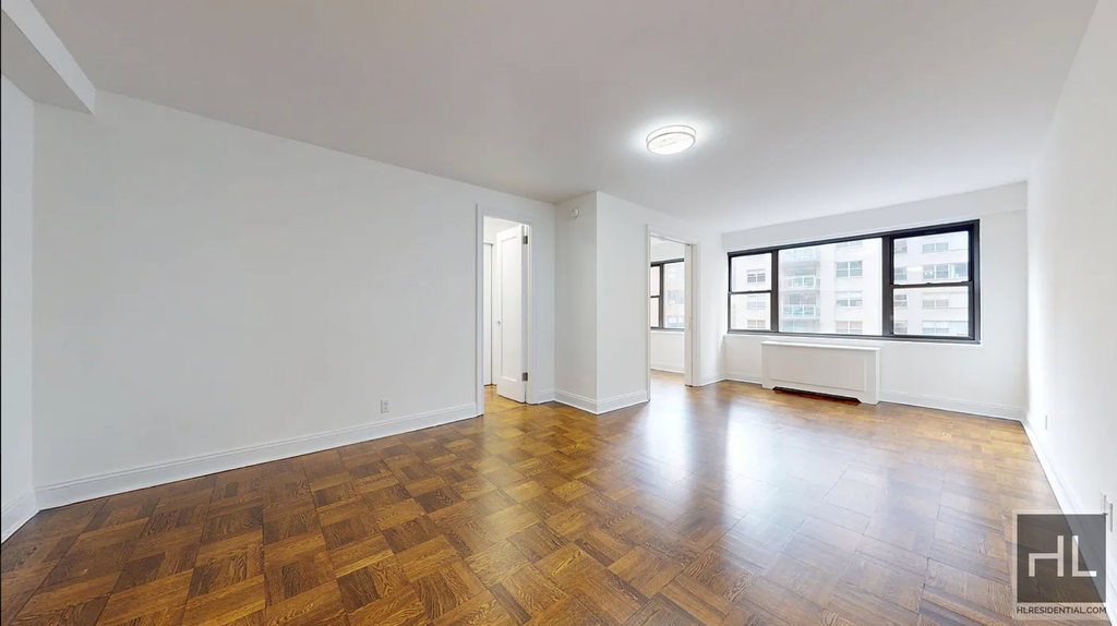 East 56 Street - Photo 1