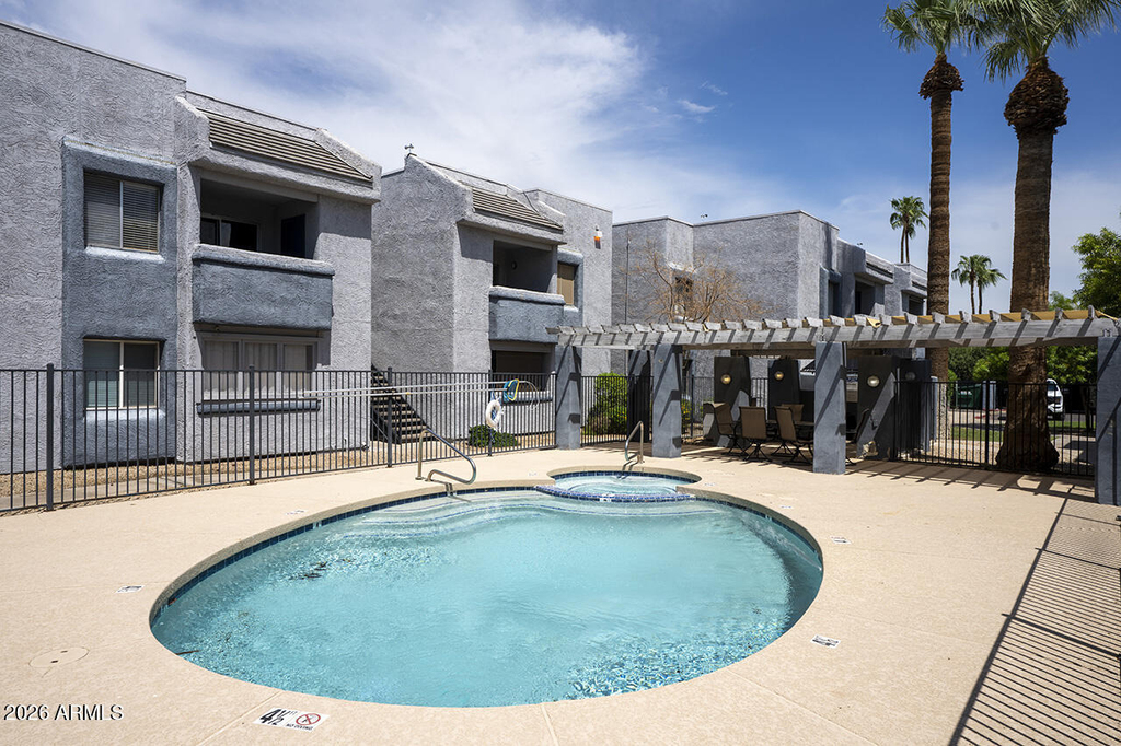 4410 N Longview Avenue - Photo 0