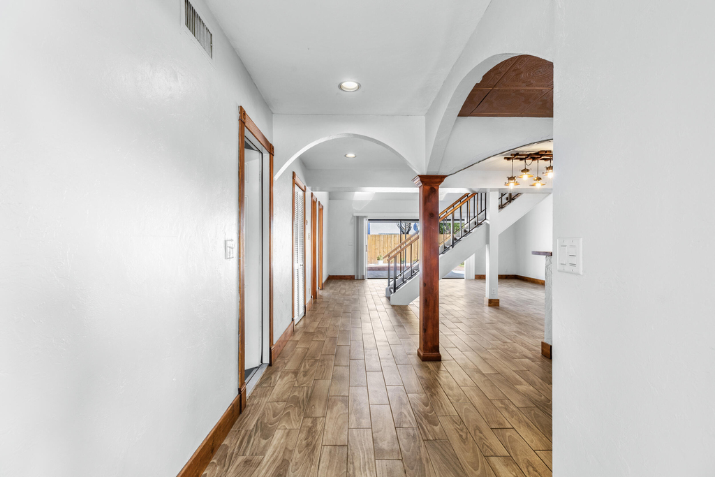 2552 Ella Street - Photo 2