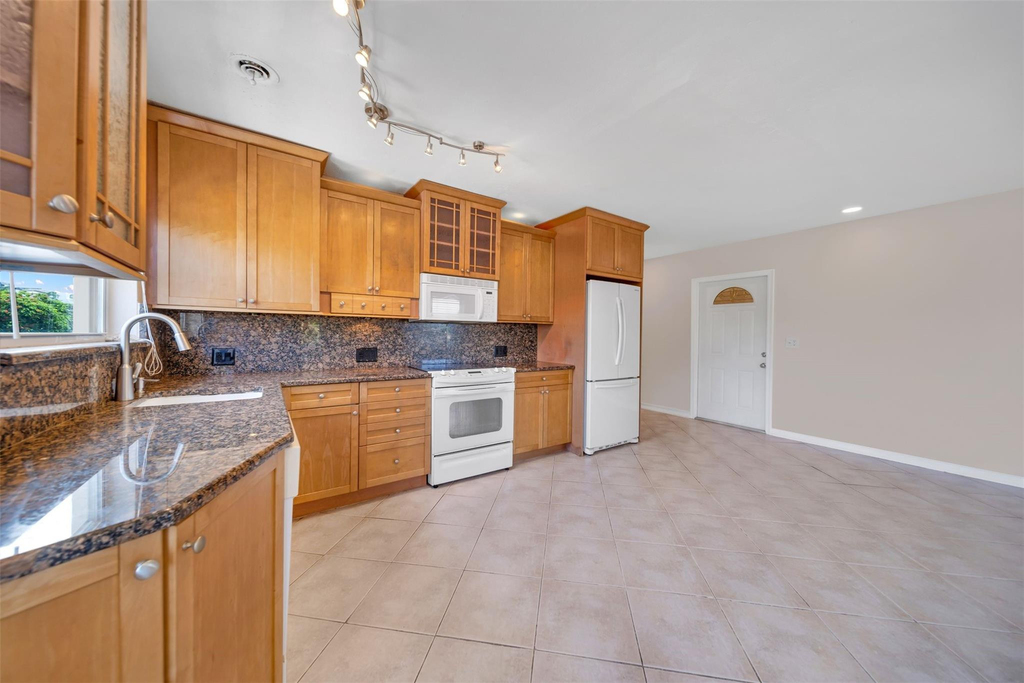 2591 Ne 55th Court - Photo 5