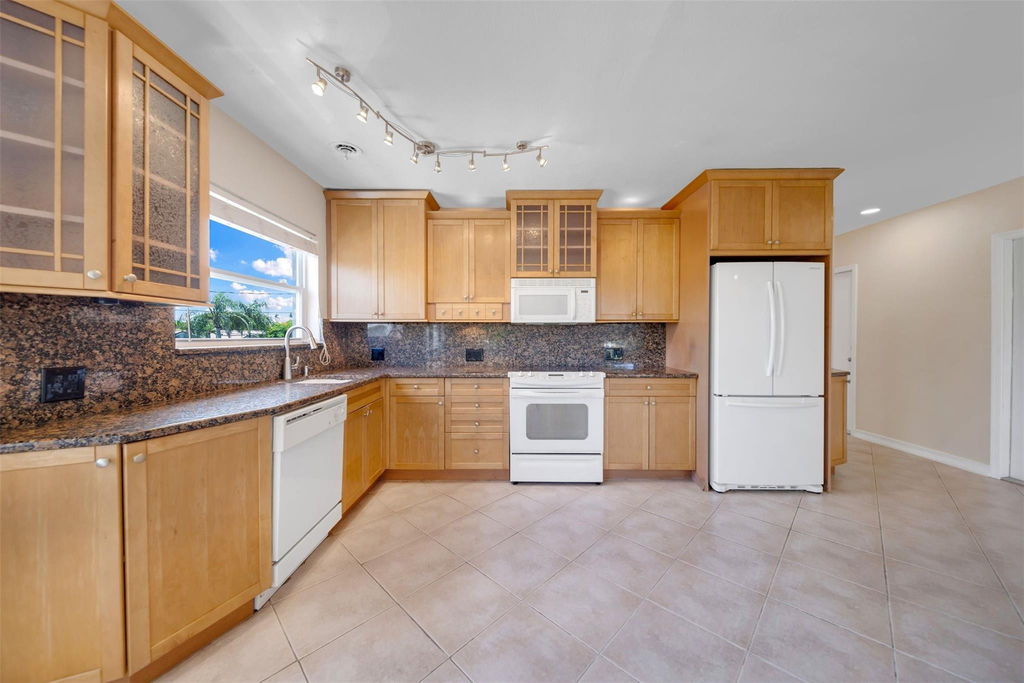2591 Ne 55th Court - Photo 4