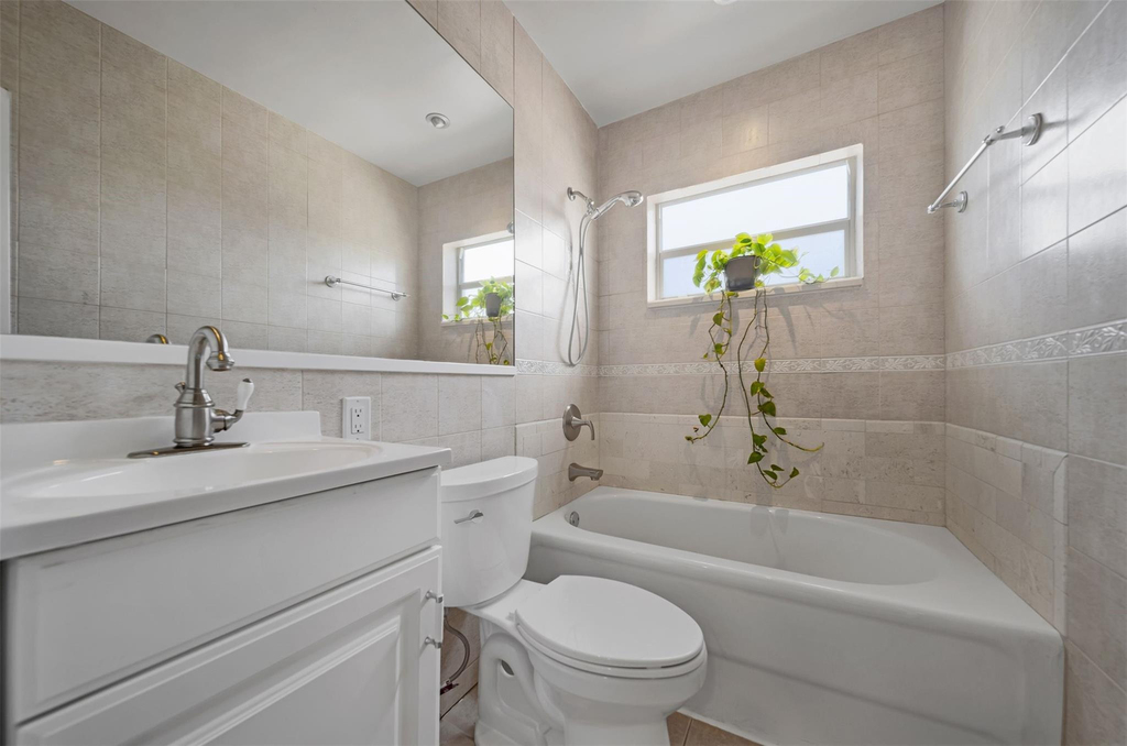 2591 Ne 55th Court - Photo 8