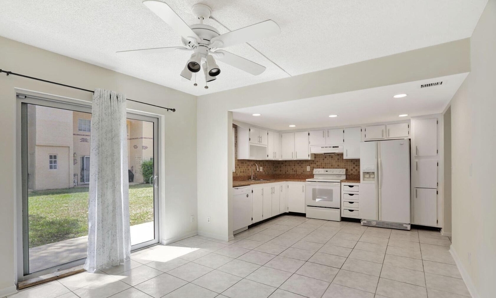 3056 Riverside Drive - Photo 9
