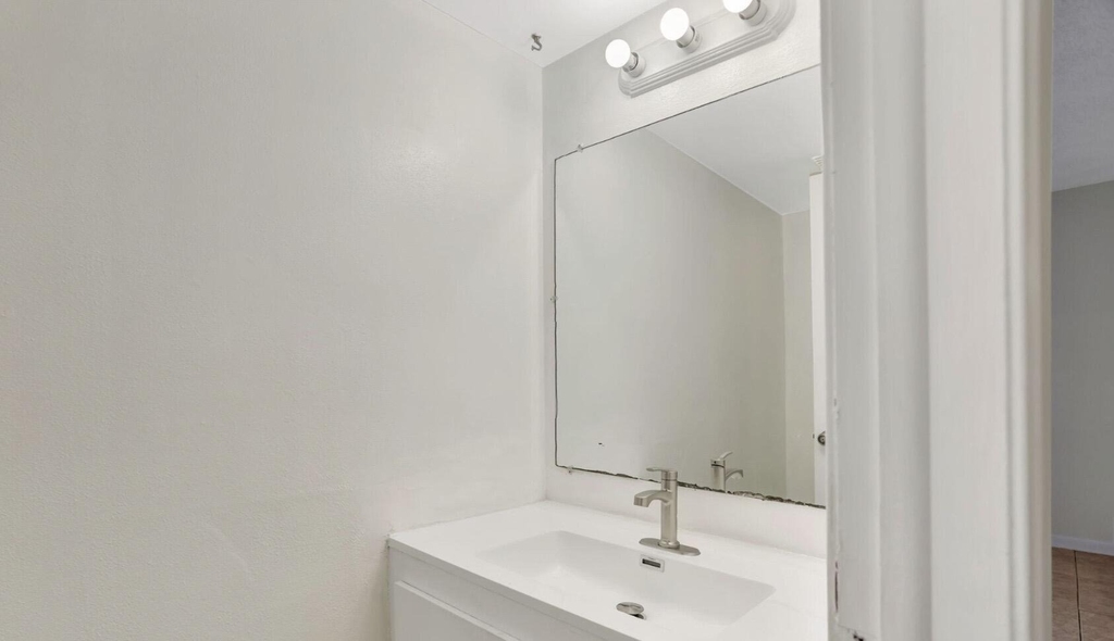 3056 Riverside Drive - Photo 10