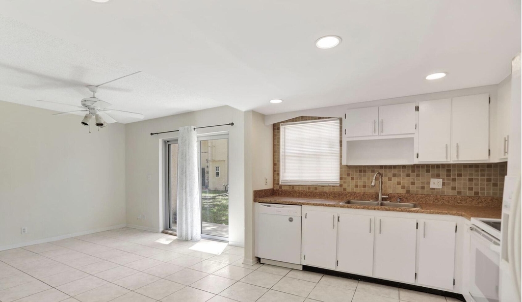 3056 Riverside Drive - Photo 6