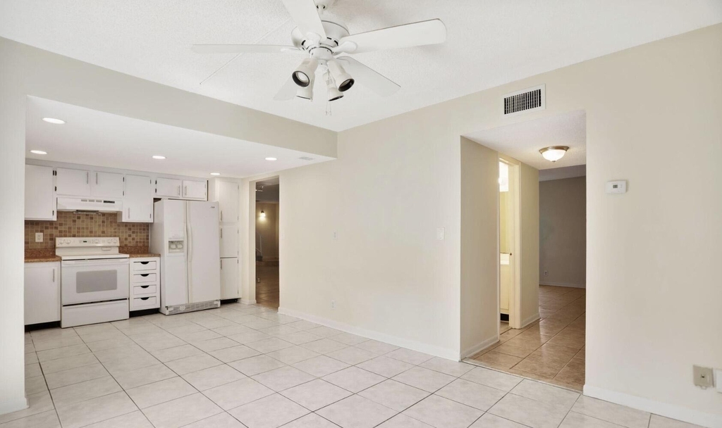 3056 Riverside Drive - Photo 5