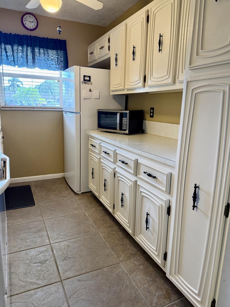 735 High Point Boulevard N - Photo 3