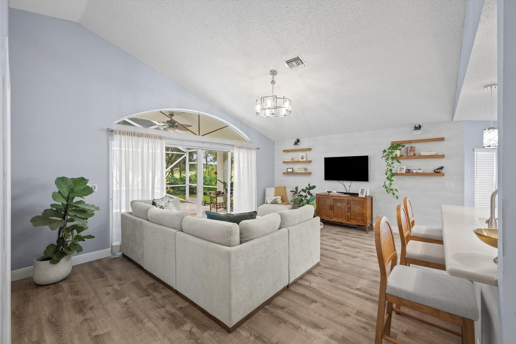 1610 Lakefield North Court - Photo 2