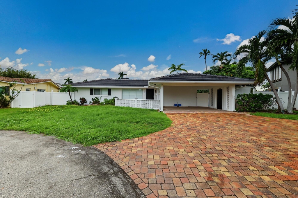 1311 Se 4th Avenue - Photo 0