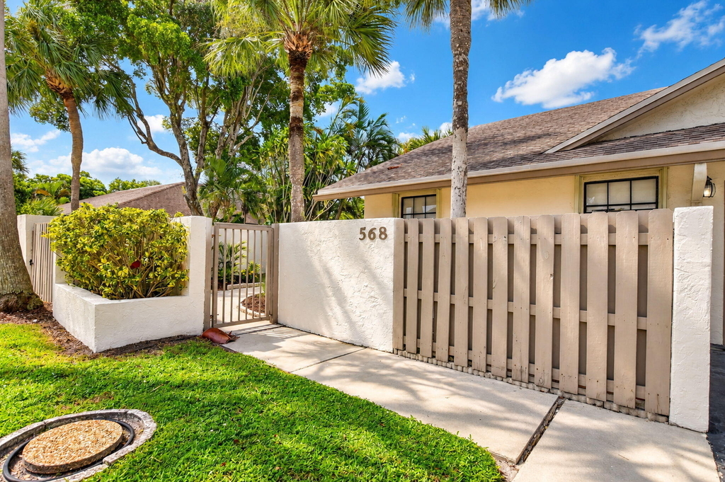 568 Sw 28th Avenue - Photo 4
