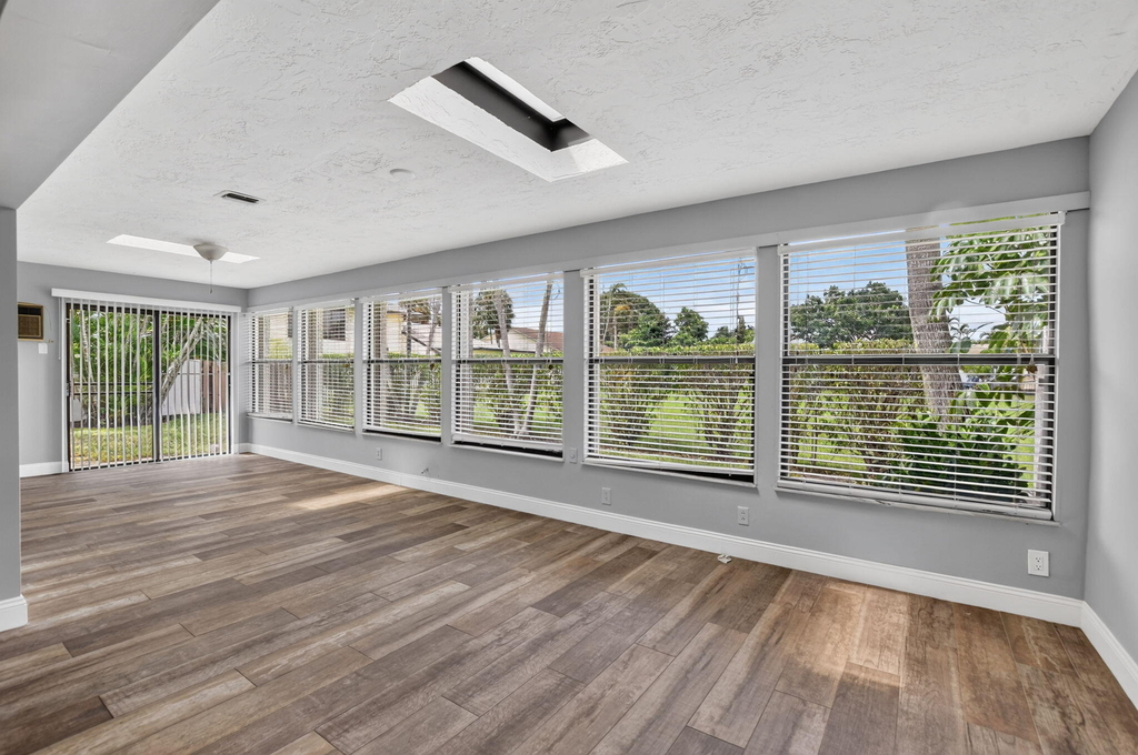 568 Sw 28th Avenue - Photo 19