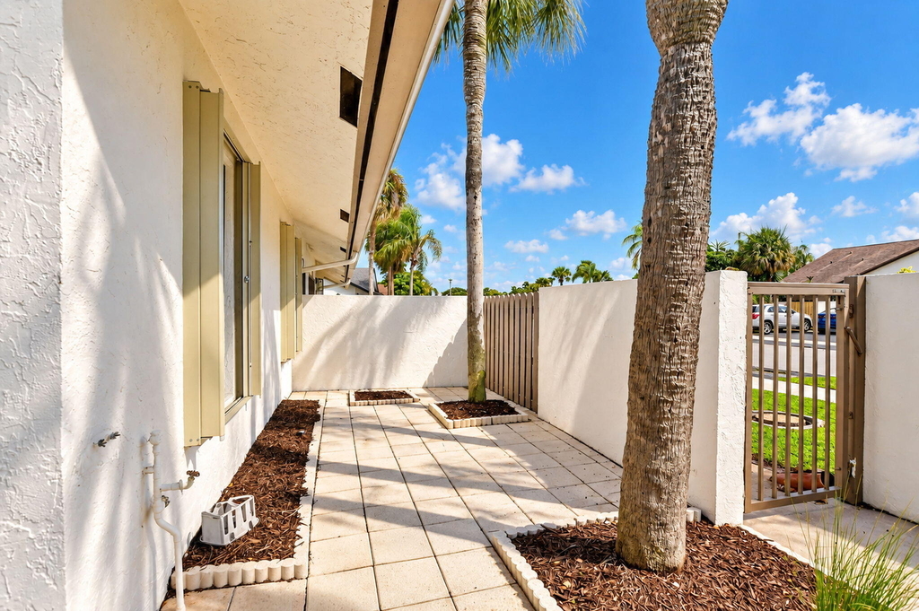 568 Sw 28th Avenue - Photo 6