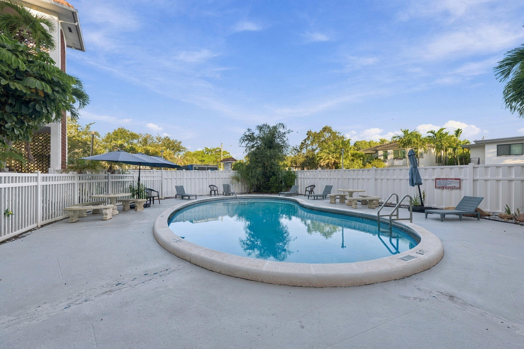 1300 Se 1st Street - Photo 1