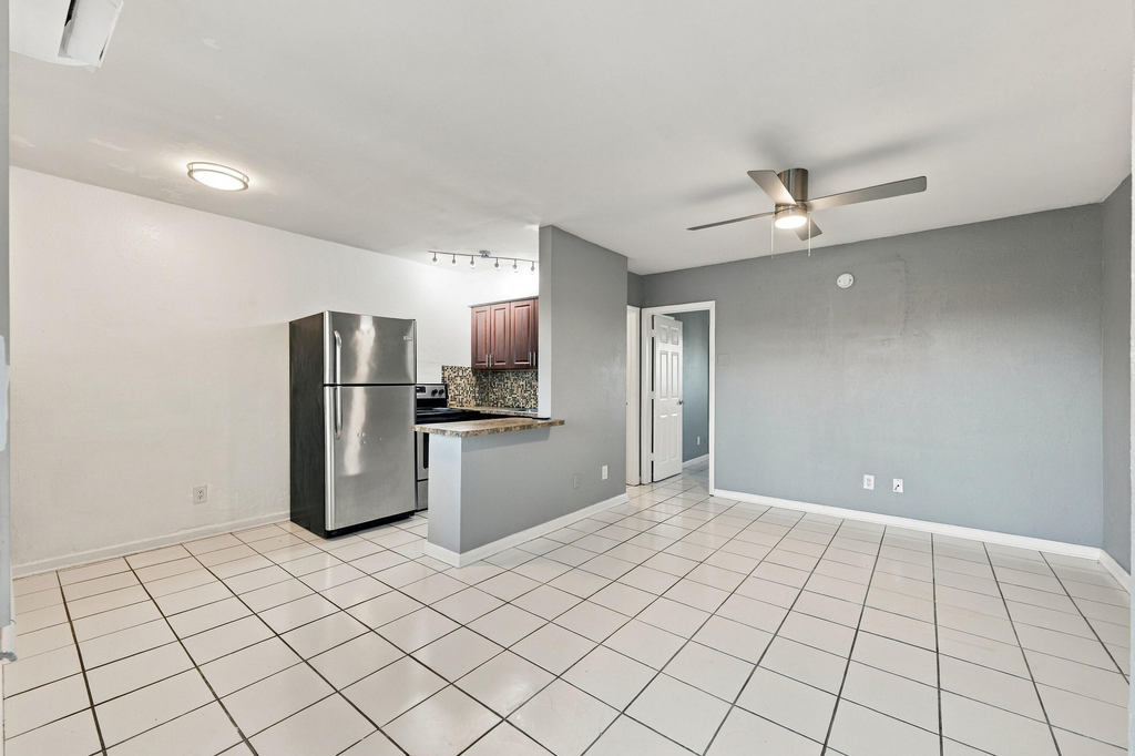 1300 Se 1st Street - Photo 5