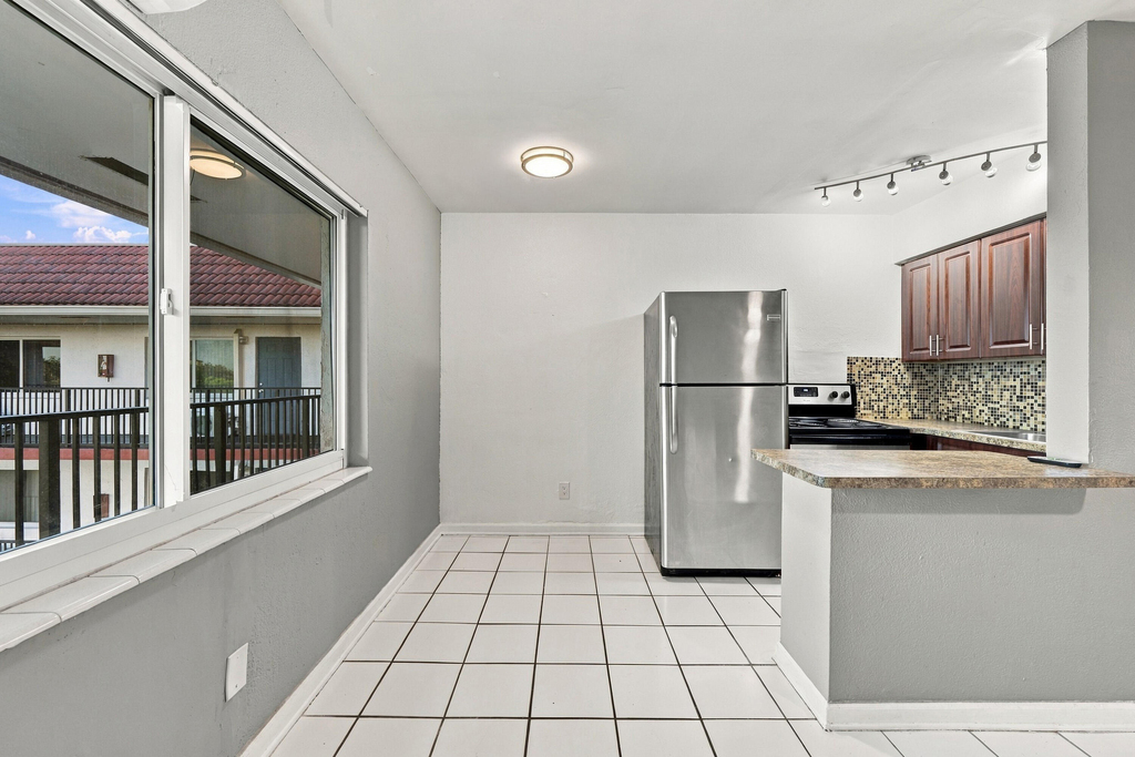 1300 Se 1st Street - Photo 4