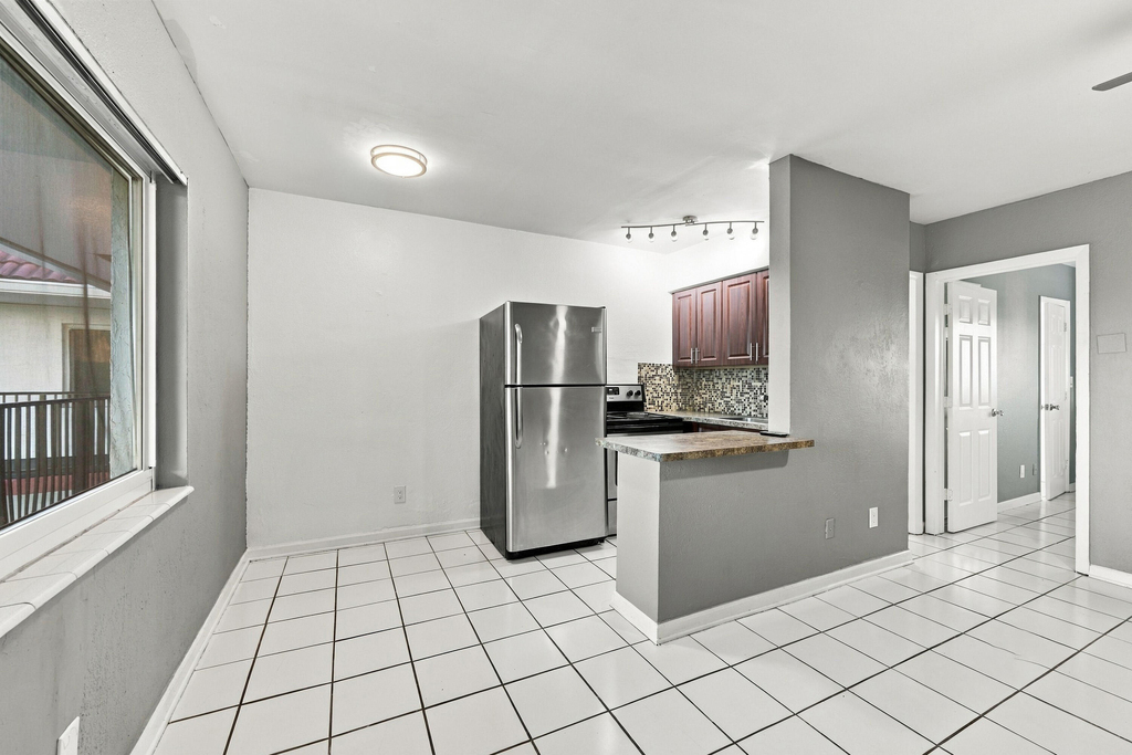 1300 Se 1st Street - Photo 6