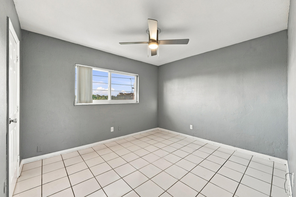 1300 Se 1st Street - Photo 11