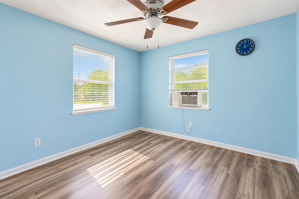 104 21st Street Se - Photo 7