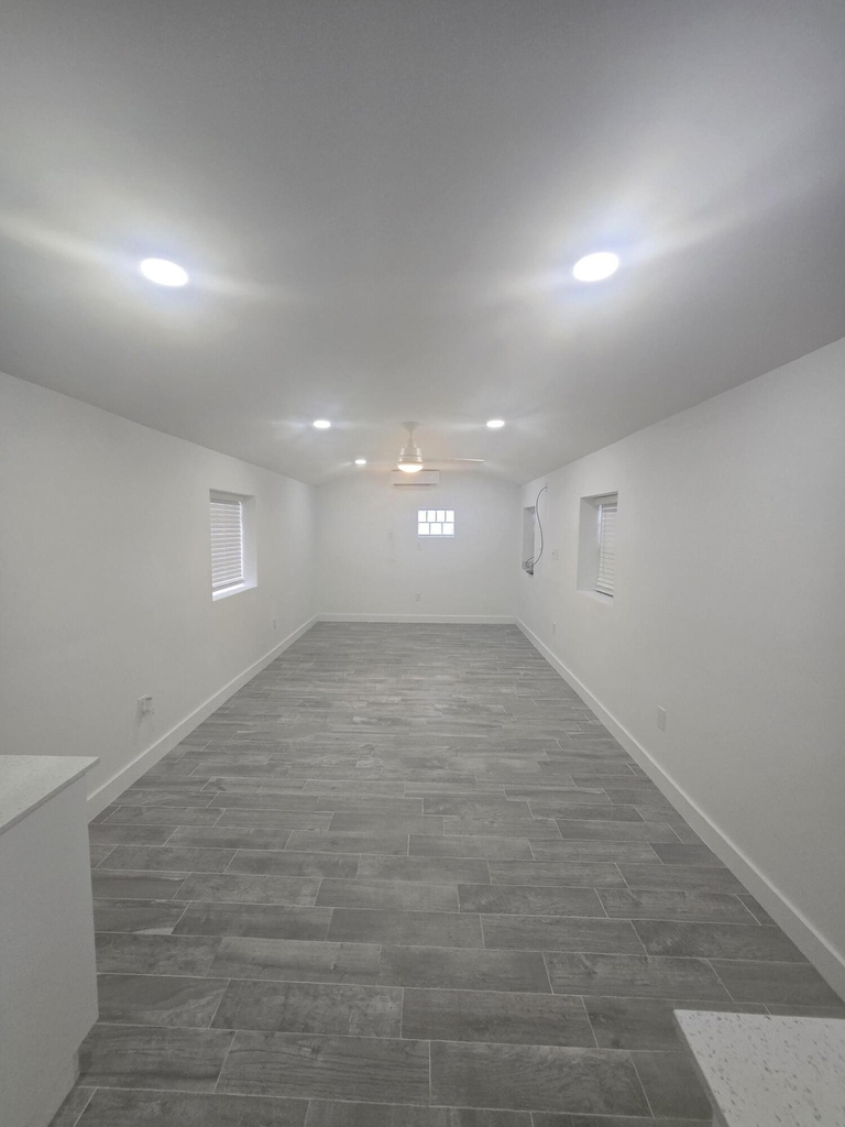 40 Sw 8th Avenue - Photo 2