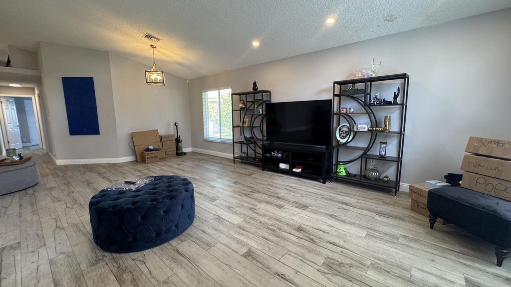 8610 Tourmaline Boulevard - Photo 4