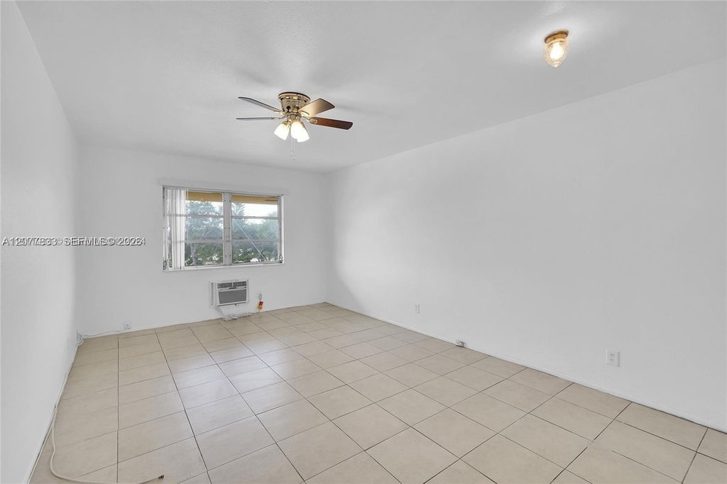 1050 E Sample Road - Photo 16