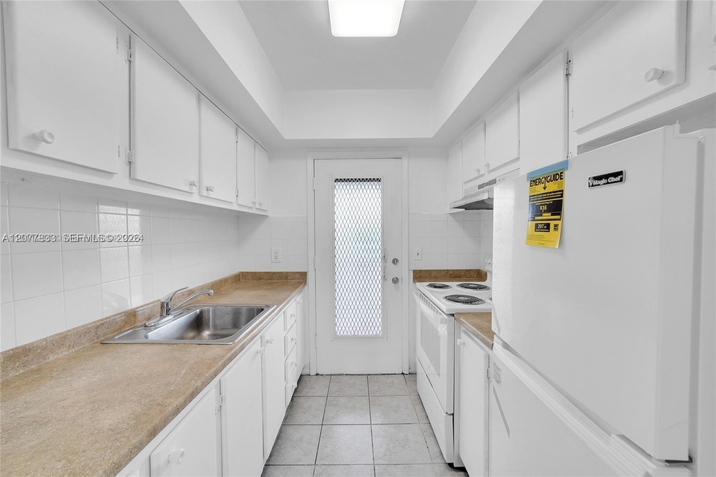 1050 E Sample Road - Photo 4