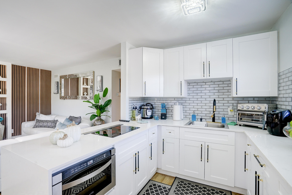 203 S Windsor I - Photo 1