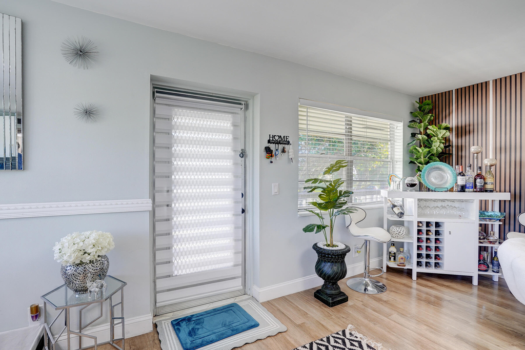 203 S Windsor I - Photo 14