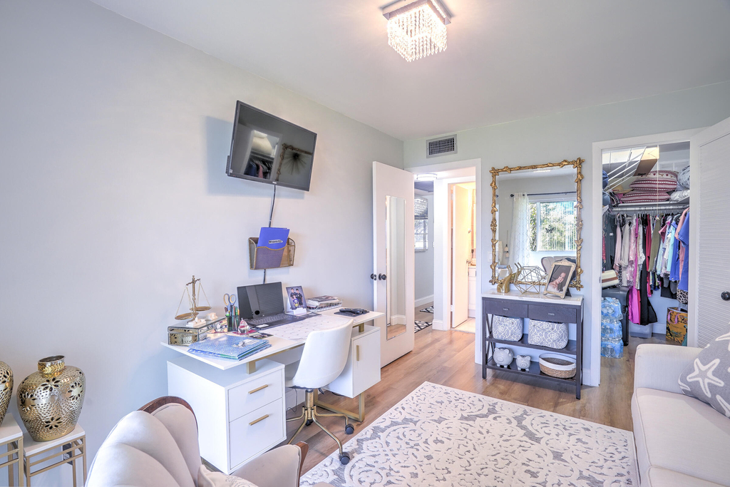 203 S Windsor I - Photo 19