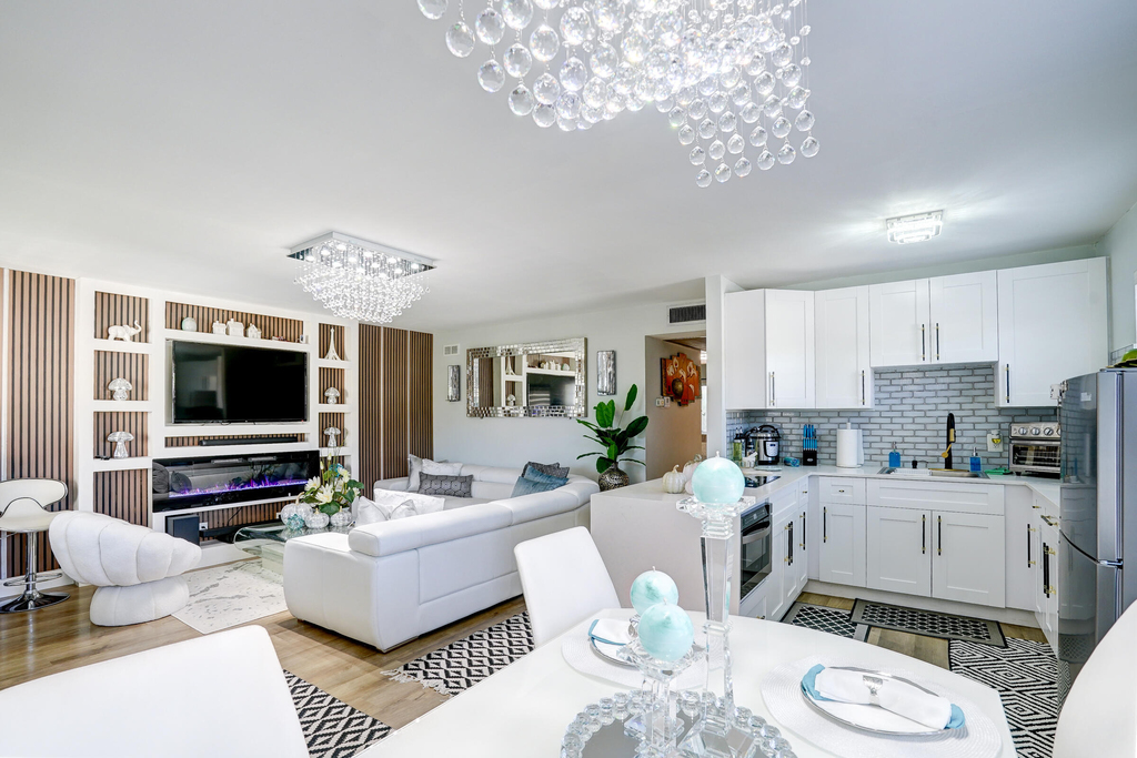 203 S Windsor I - Photo 2