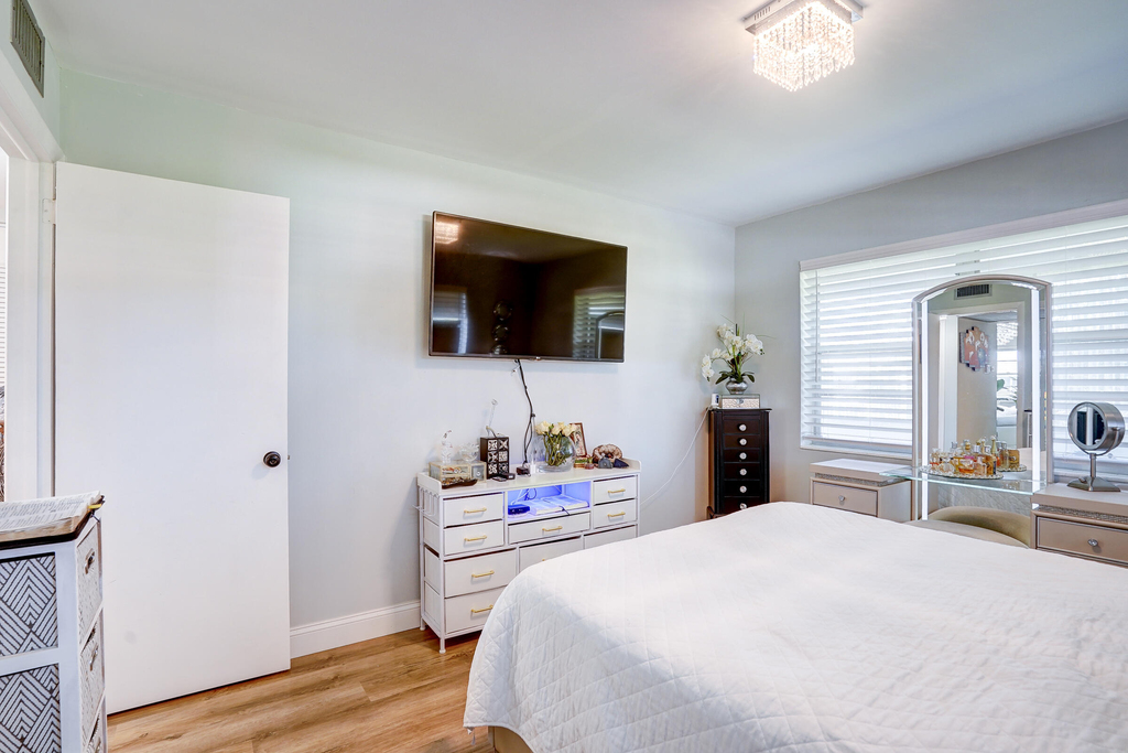 203 S Windsor I - Photo 16