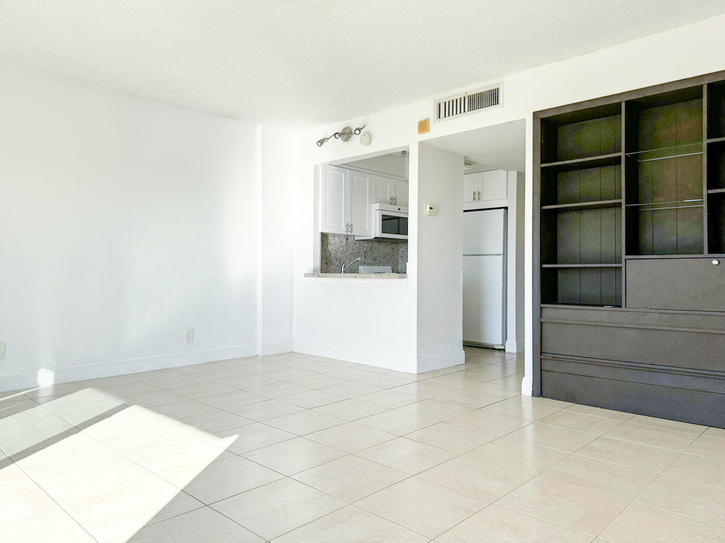 2900 Ne 30th Street - Photo 1
