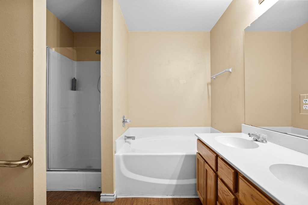 100 Lipan Street - Photo 10