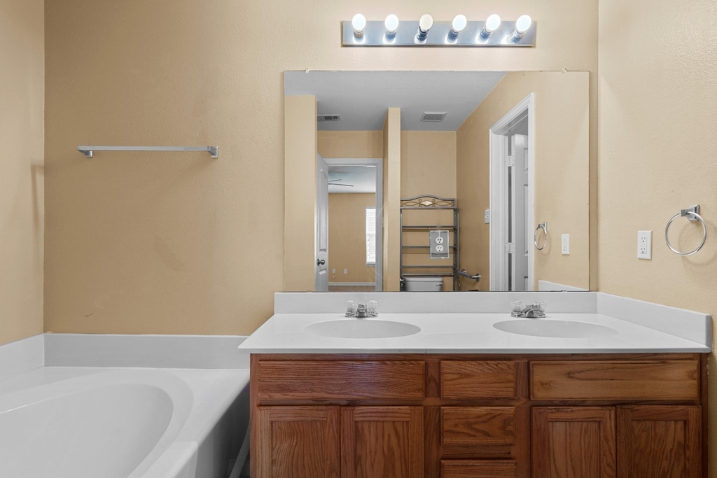 100 Lipan Street - Photo 11
