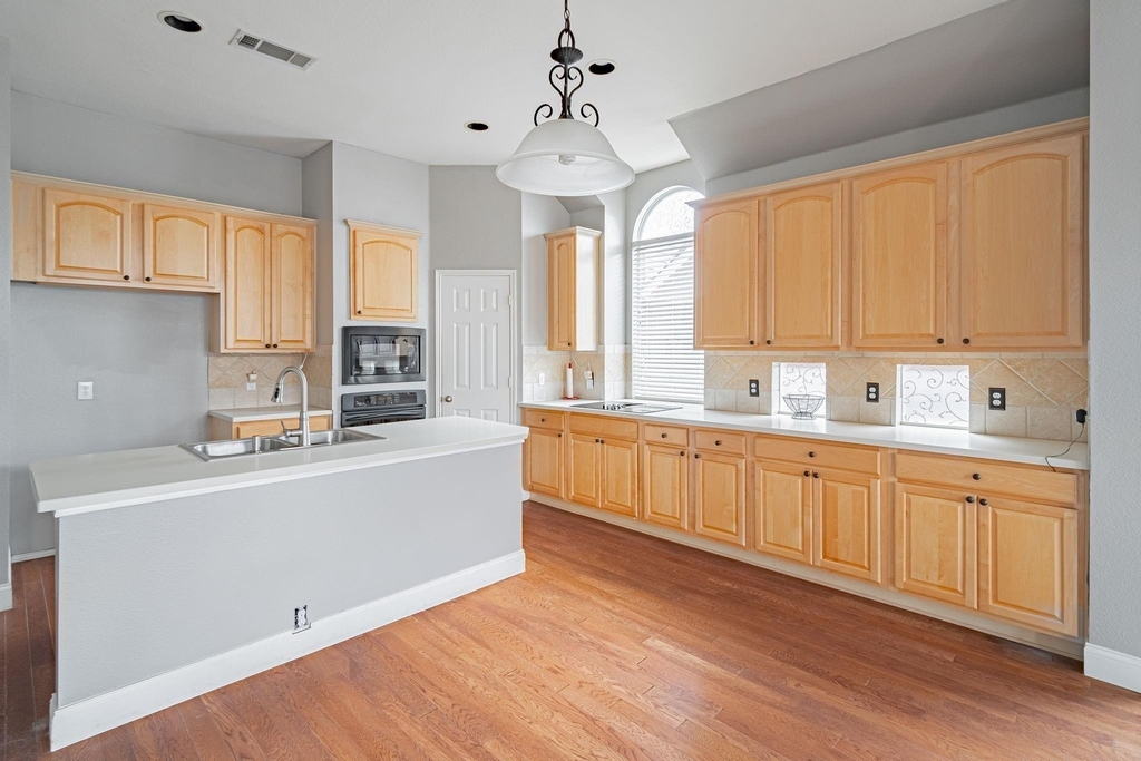 2450 Thorntree Drive - Photo 6