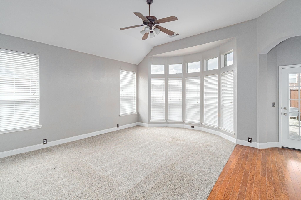 2450 Thorntree Drive - Photo 4