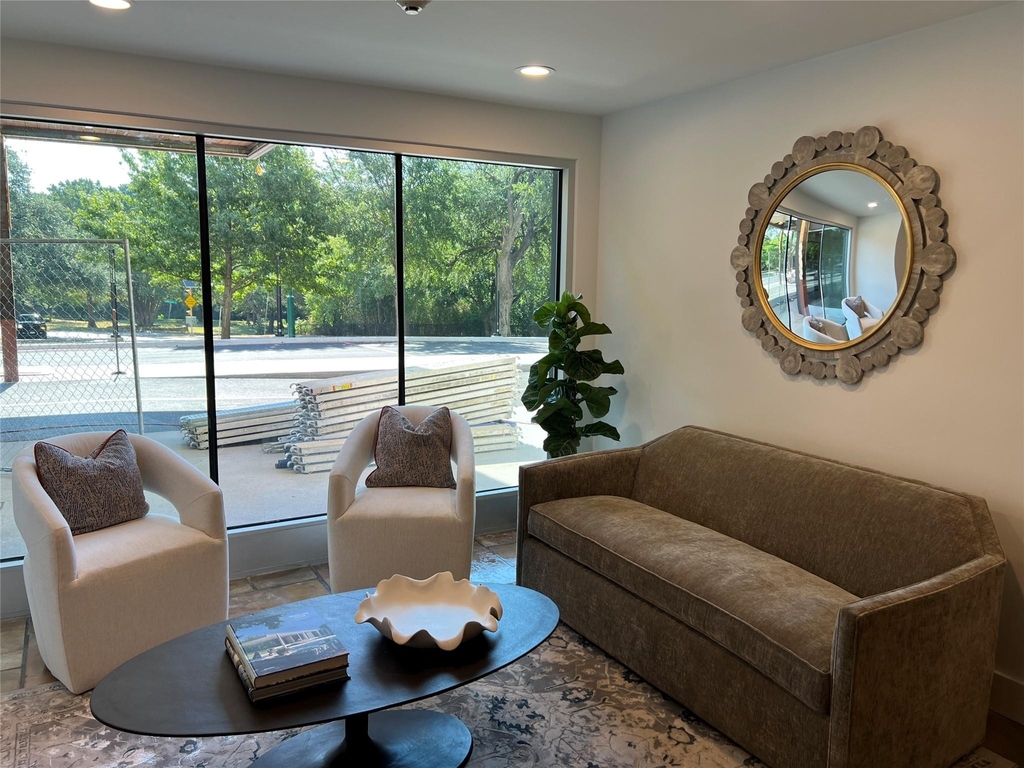 3883 Turtle Creek Boulevard - Photo 2