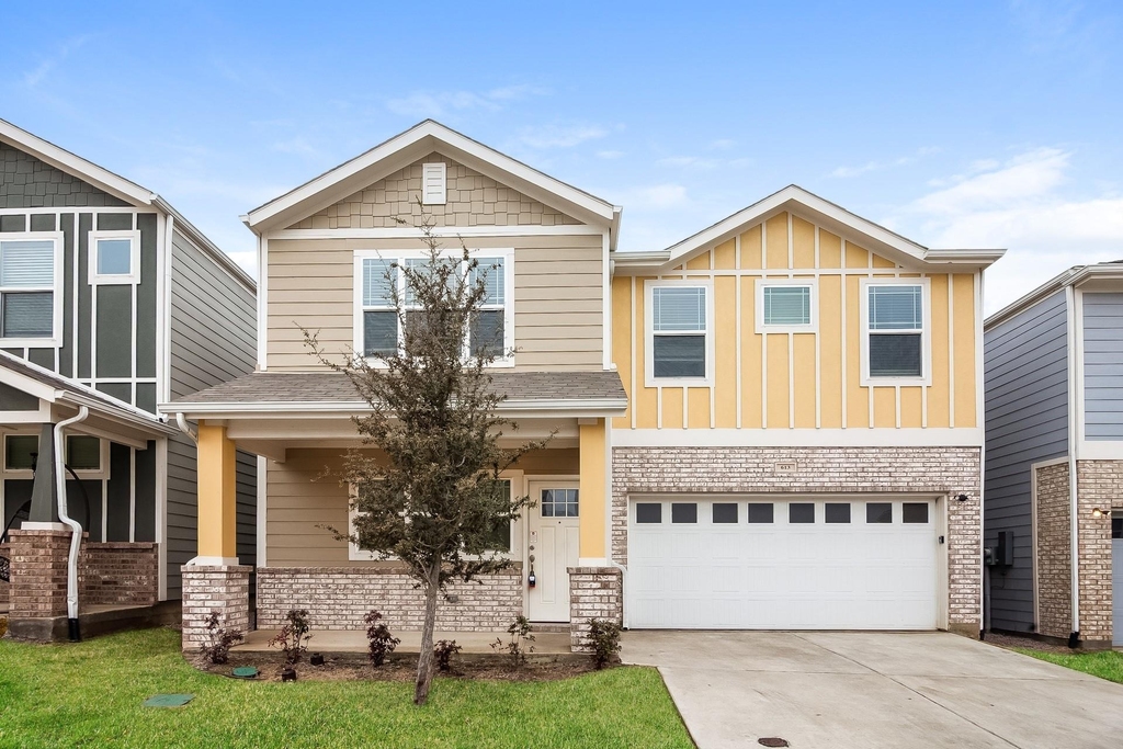 613 Sophia Way - Photo 0