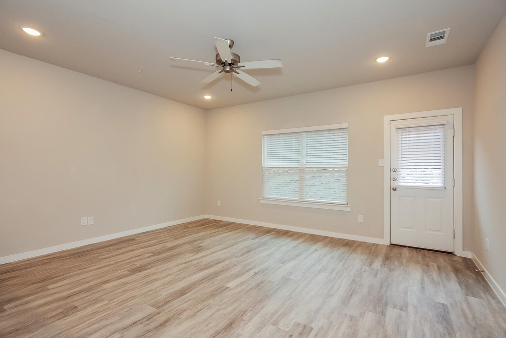613 Sophia Way - Photo 3