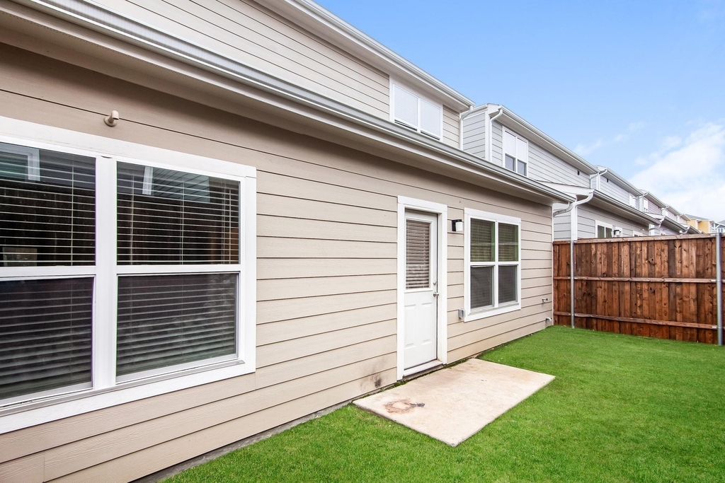613 Sophia Way - Photo 14