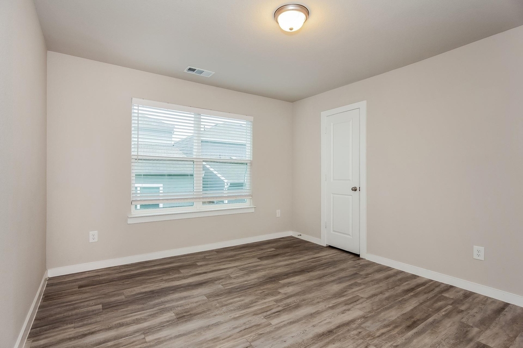 613 Sophia Way - Photo 10