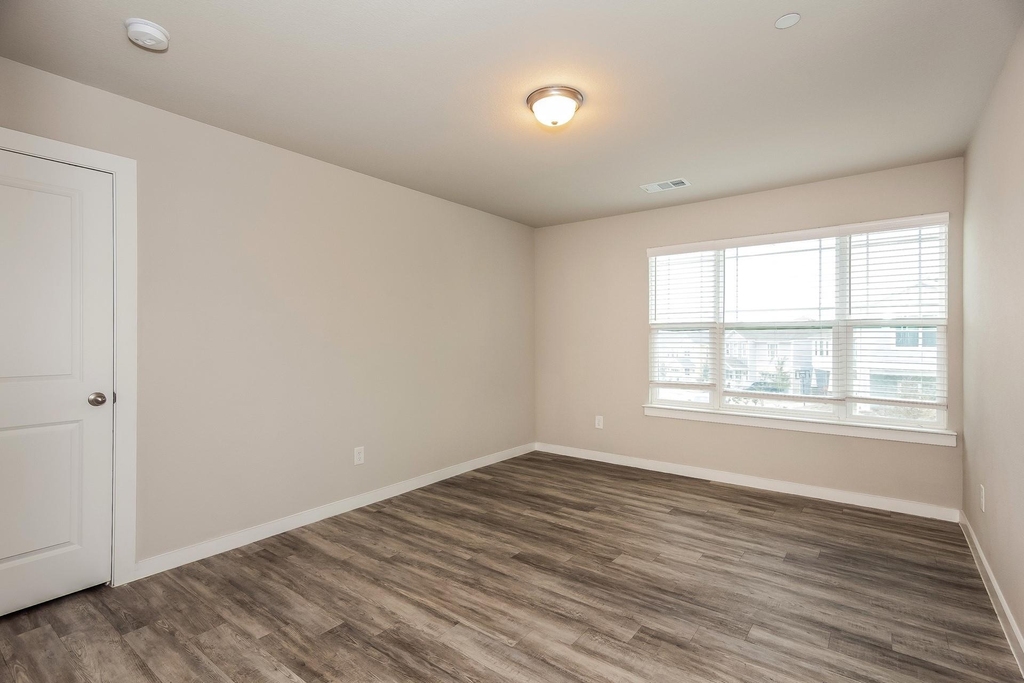 613 Sophia Way - Photo 8
