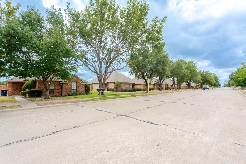 1609 W Jamestown Drive - Photo 19