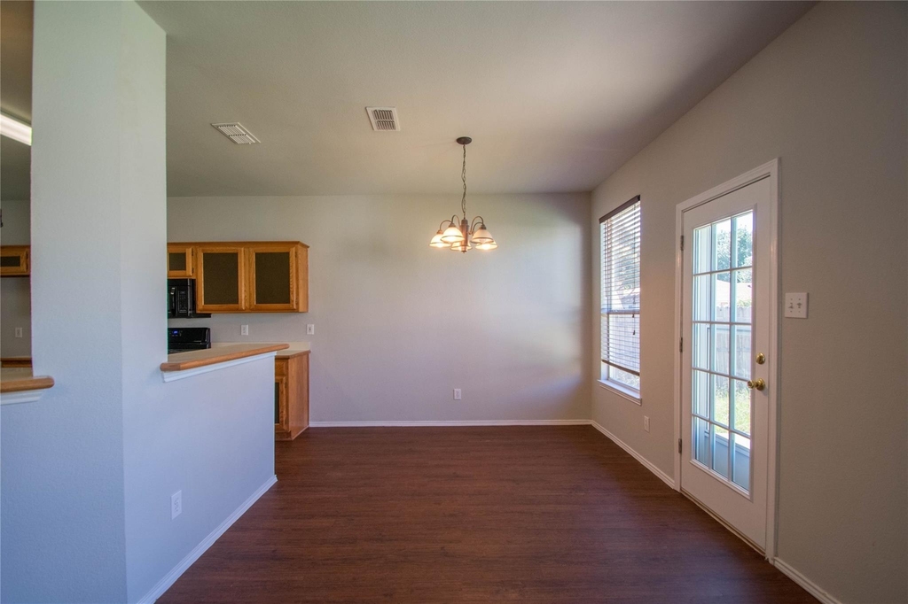 8512 Clearbrook Drive - Photo 10
